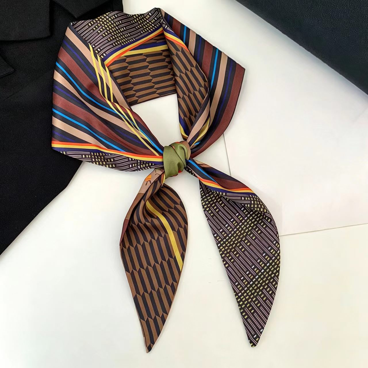 Face Scarf Mask - Foulard en soie biaisé imprimé de
