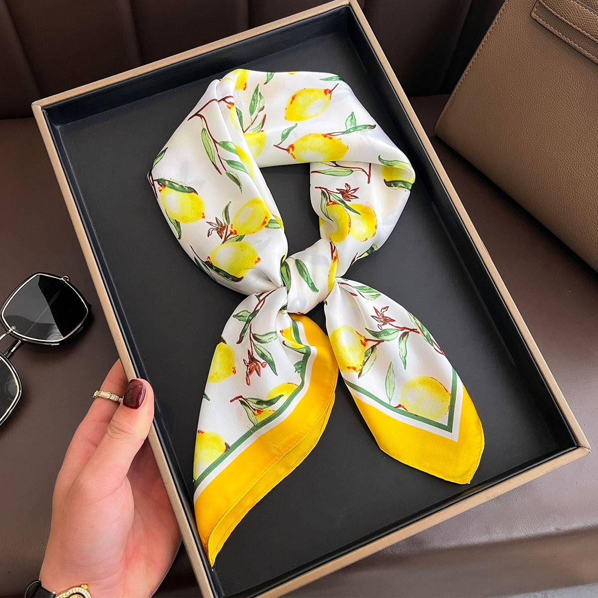 Foulard carré en soie imprimé  - Scarf Silk Square avis et prix